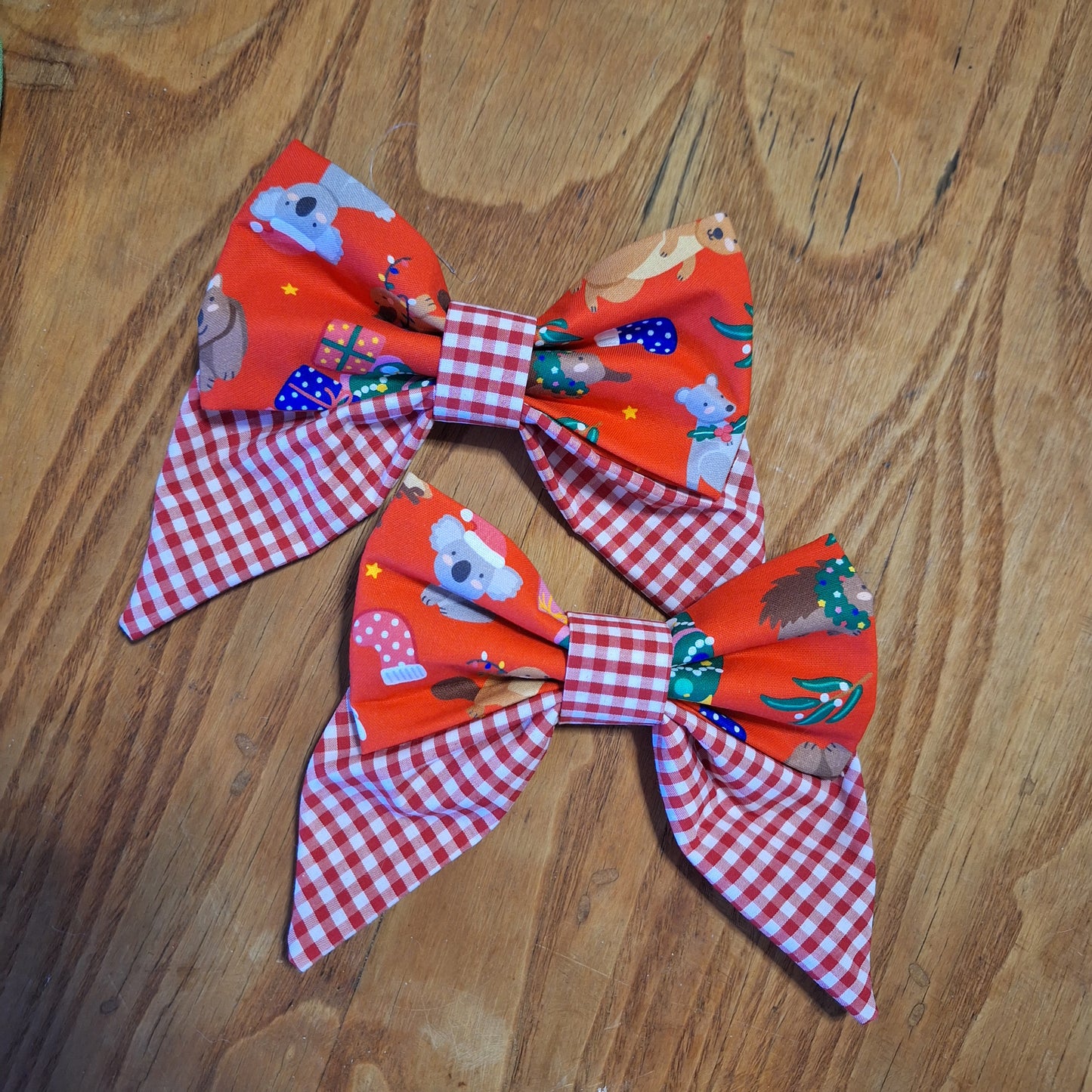 Santa’s Aussie Helper Bow
