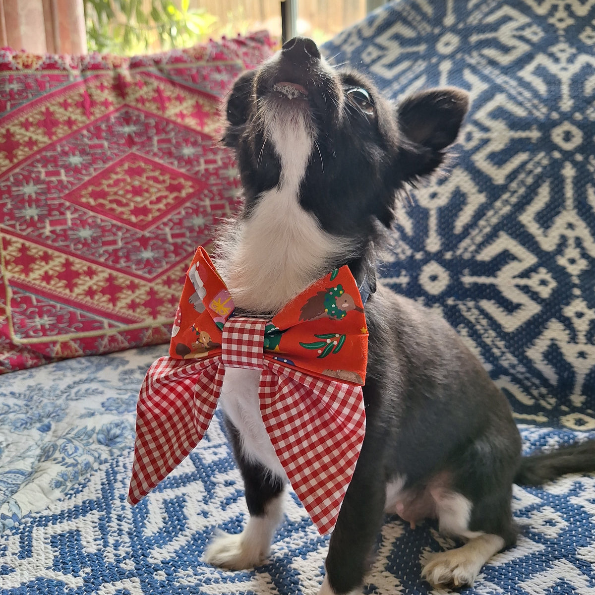 Santa’s Aussie Helper Bow